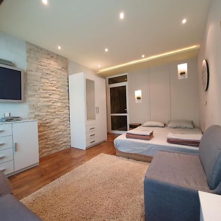וארנה Apartment For You מראה חיצוני תמונה