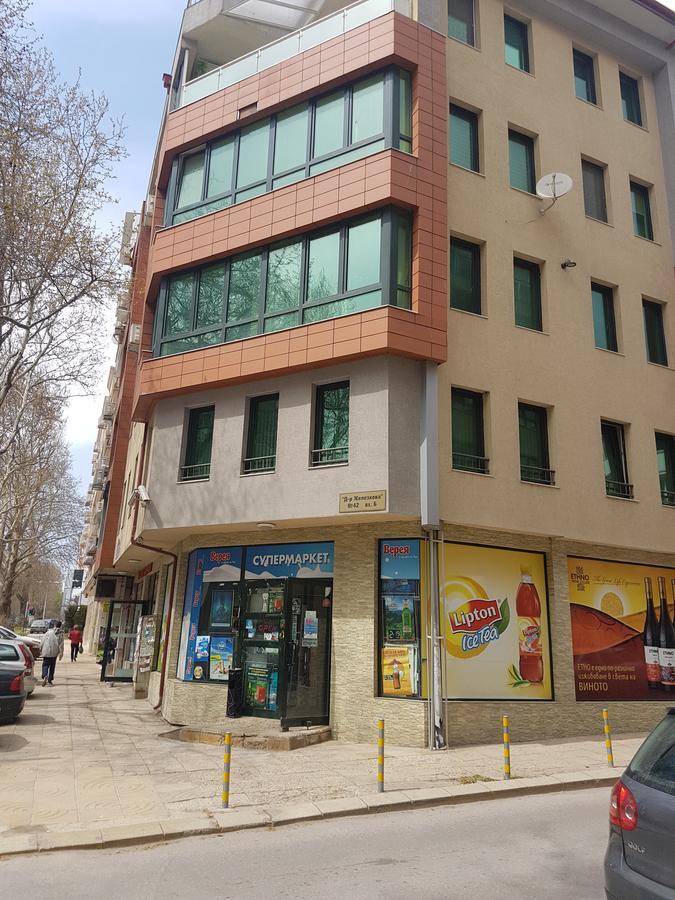 וארנה Apartment For You מראה חיצוני תמונה