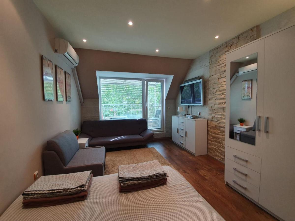 וארנה Apartment For You מראה חיצוני תמונה