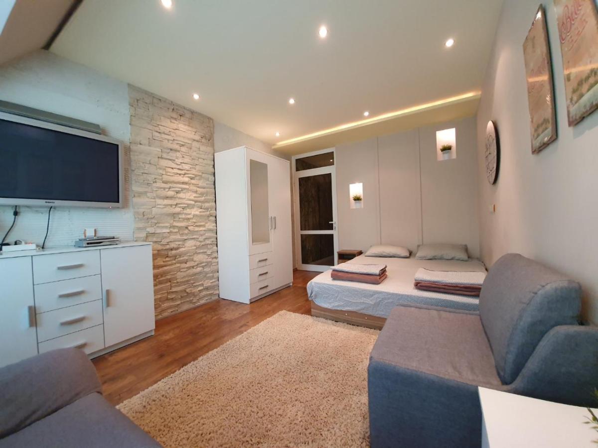 וארנה Apartment For You מראה חיצוני תמונה