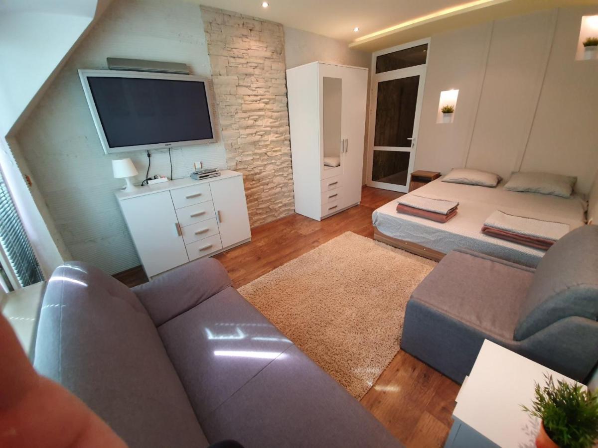 וארנה Apartment For You מראה חיצוני תמונה